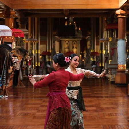 Ayodya Resort Bali Nusa Dua  Esterno foto A traditional Javanese dance