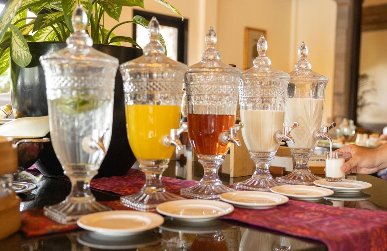 Ayodya Resort Bali Nusa Dua  Esterno foto A selection of drinks