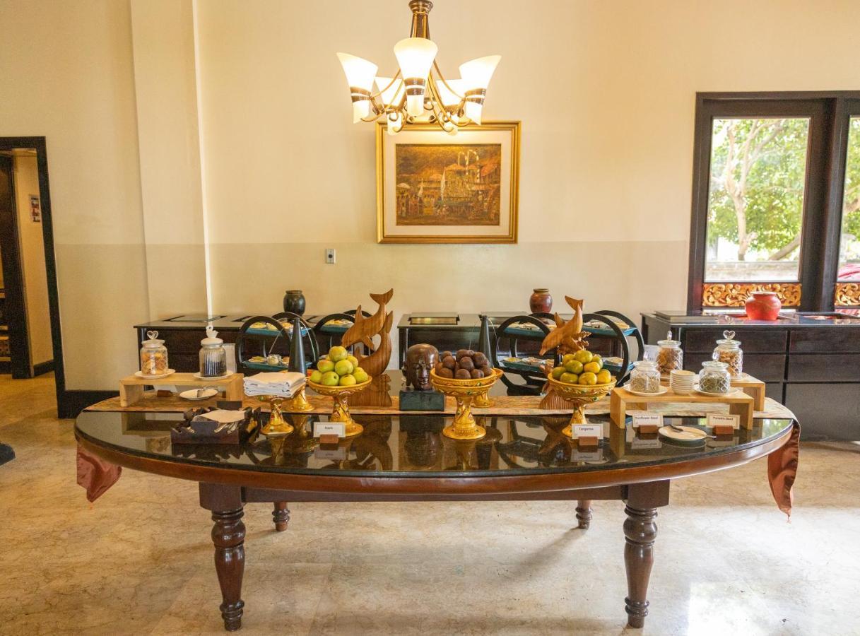 Ayodya Resort Bali Nusa Dua  Esterno foto A dining room in a hotel