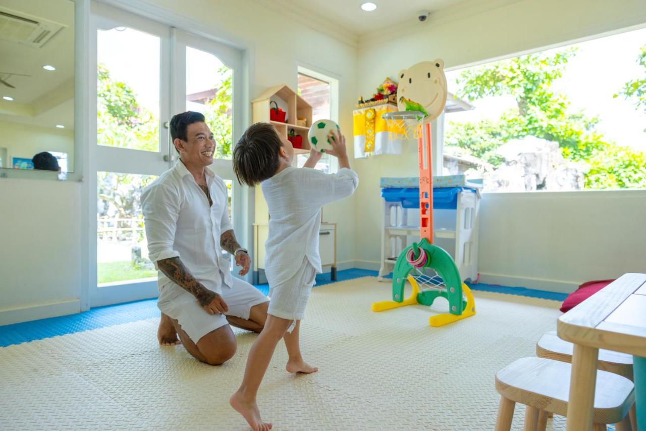 Ayodya Resort Bali Nusa Dua  Esterno foto A child and his father playing with a toy