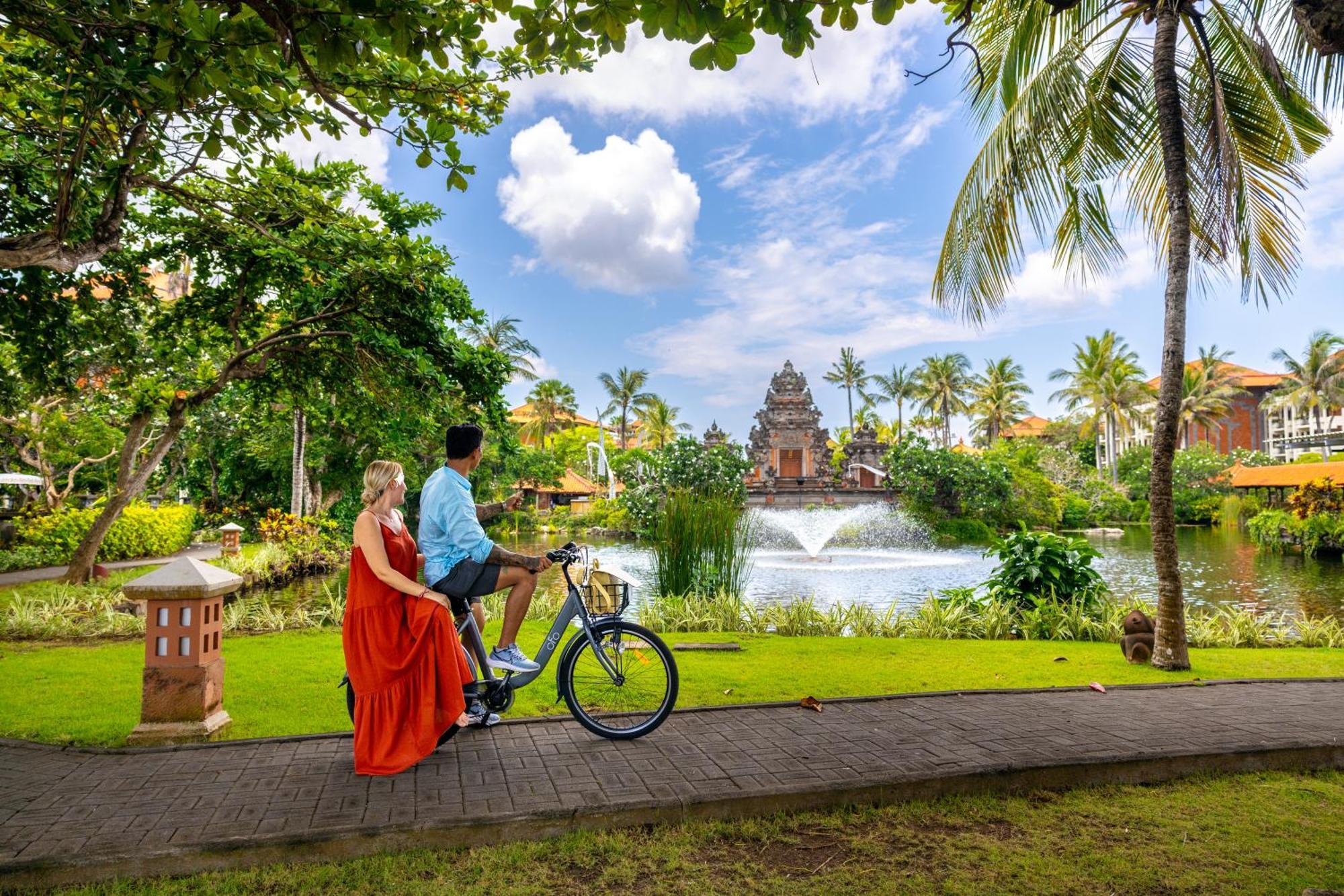 Ayodya Resort Bali Nusa Dua  Esterno foto A couple cycling in Bali