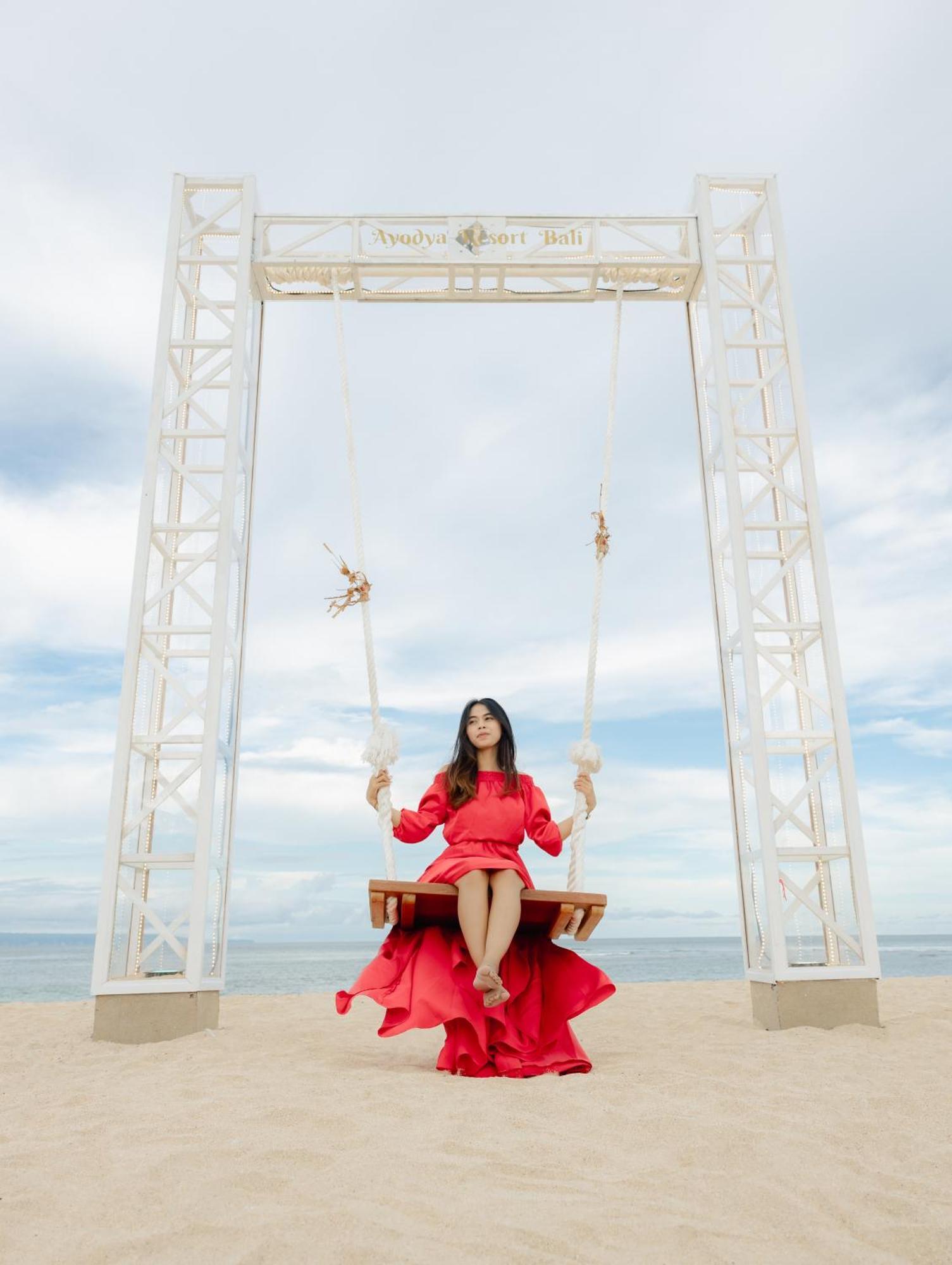 Ayodya Resort Bali Nusa Dua  Esterno foto A woman on a swing