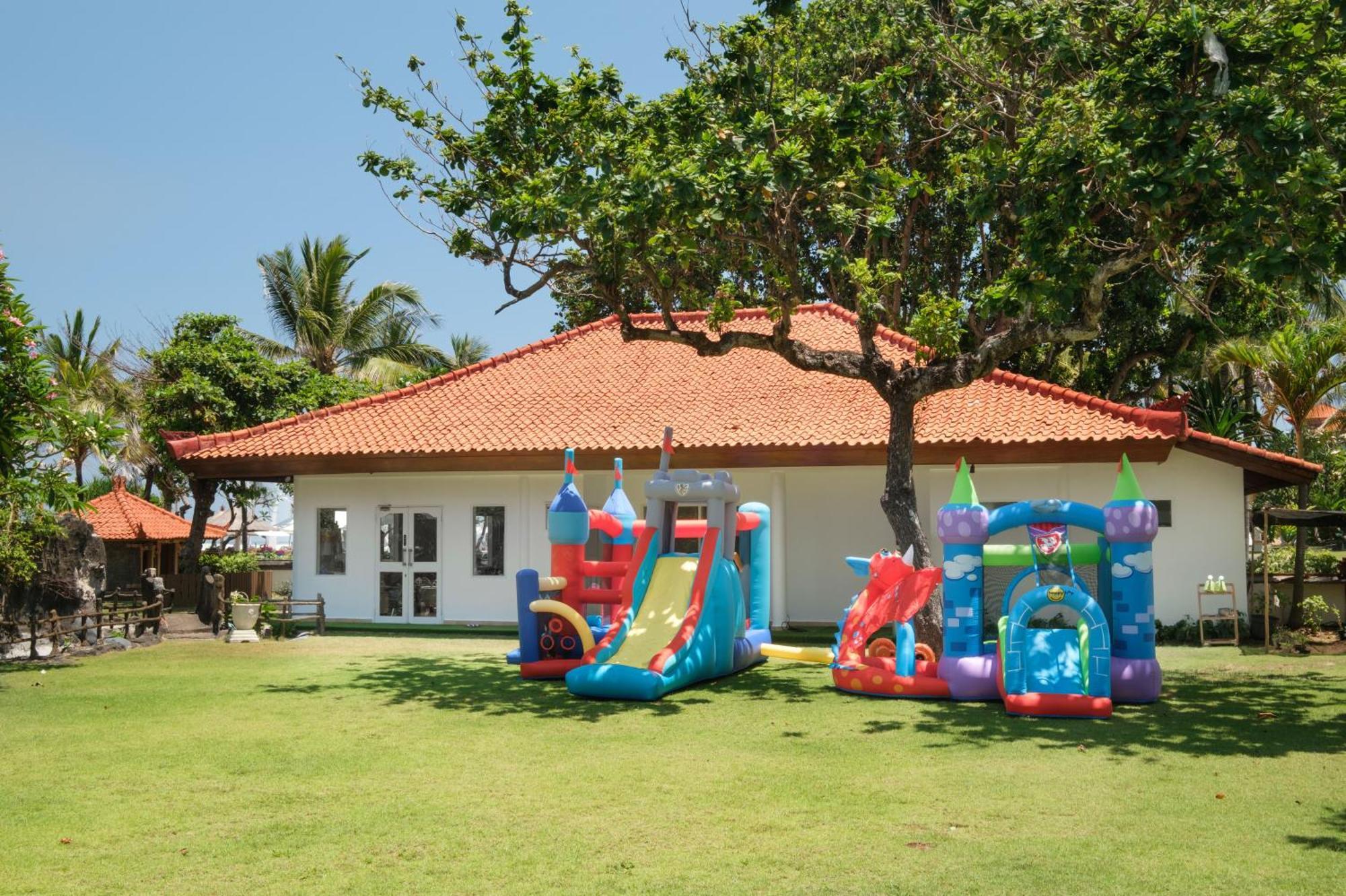 Ayodya Resort Bali Nusa Dua  Esterno foto The clubhouse at the club's former location in 2010