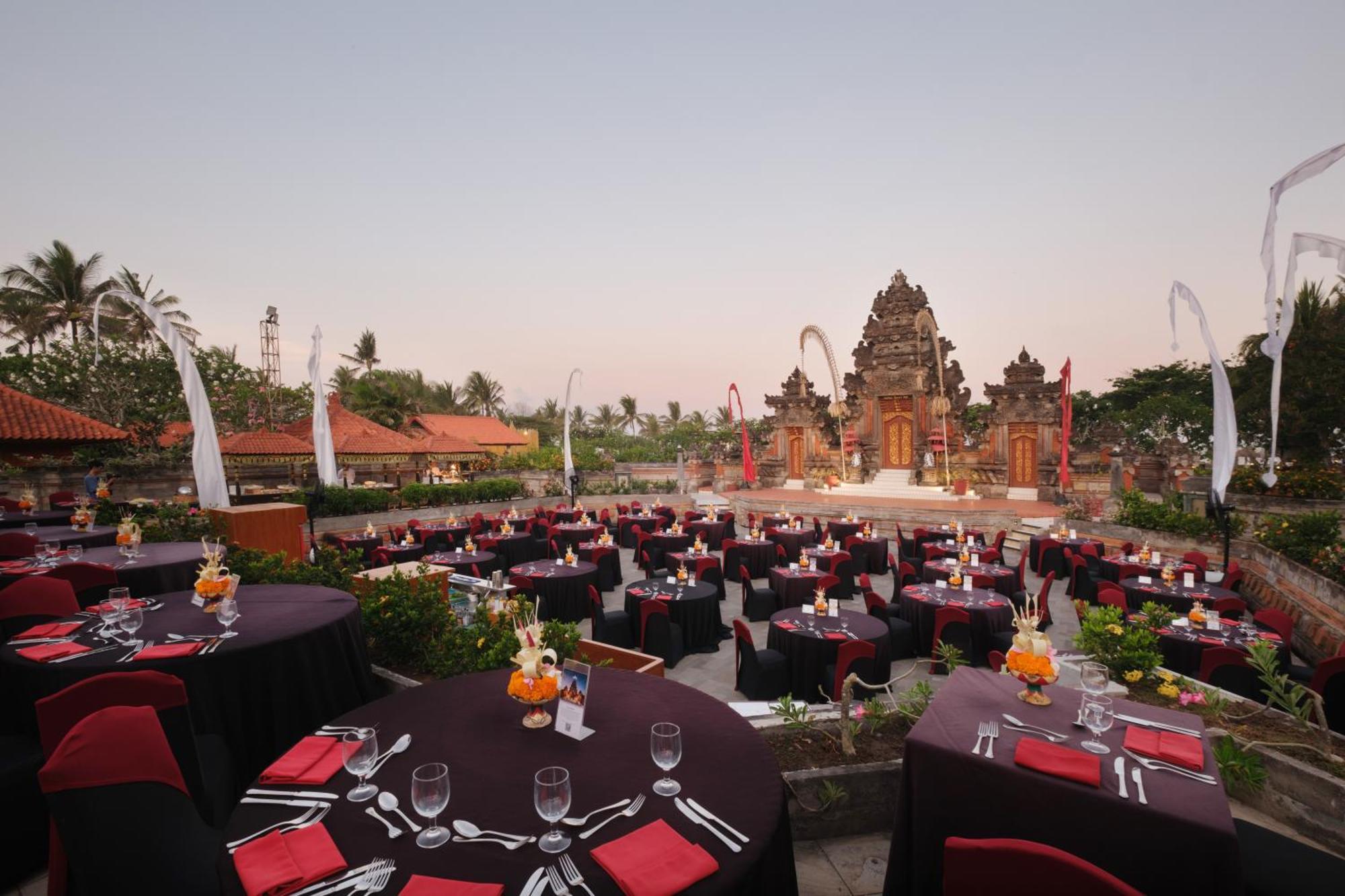 Ayodya Resort Bali Nusa Dua  Esterno foto The resort's main restaurant, the "Bale Kulkul"
